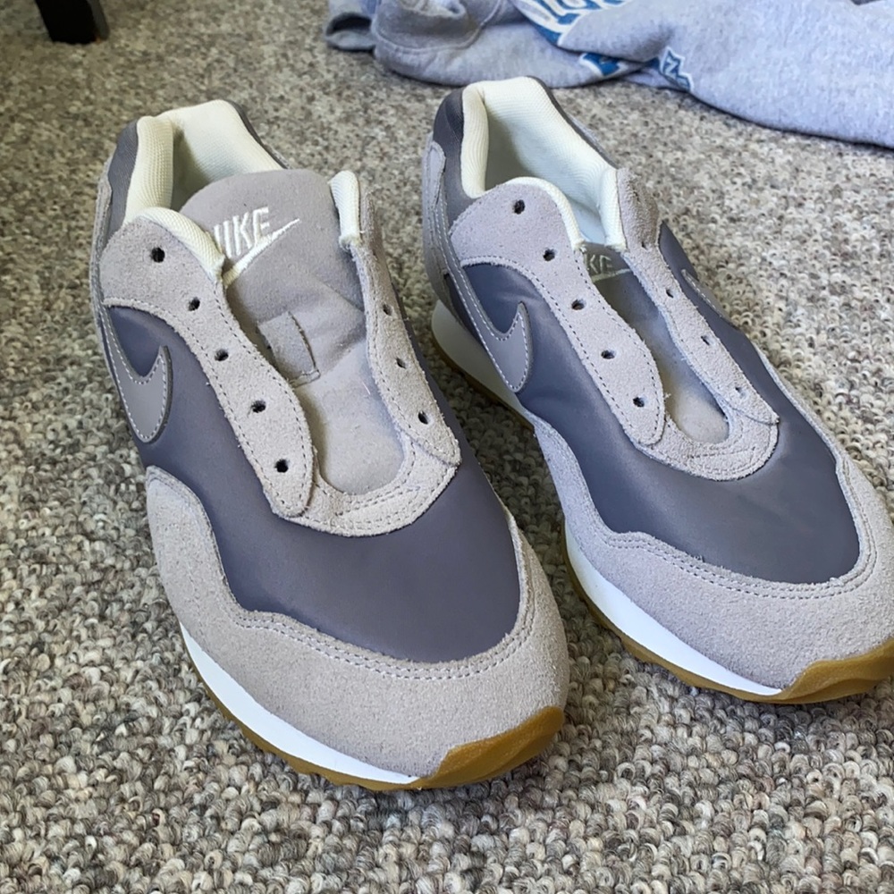 Brand new shoes only thing is no laces!